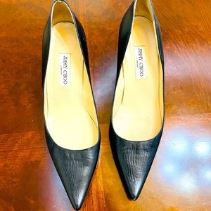 Jimmy Choo Black Leather Pointed-Toe Pumps. Size 42.